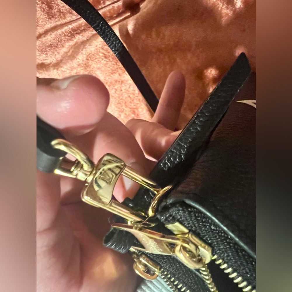LV Double Zip Pochette - Picture 8 of 11